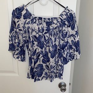 Off the shoulder lightweight slight cropped top